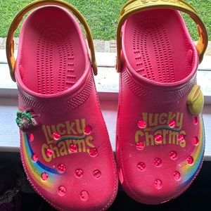 Lucky charm crocs in great condition men size 6 woman size 8